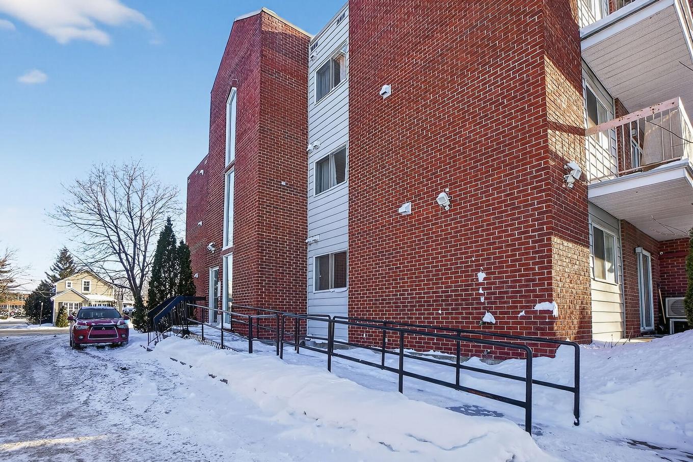 Extérieur - 12-500 Rue Ste-Hélène, Longueuil (Le Vieux-Longueuil), QC - Outdoor With Balcony With Exterior