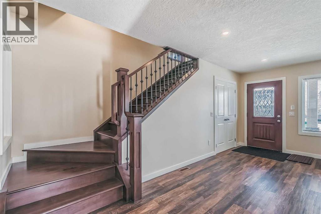 23 Cheltenham Road Nw, Calgary, AB - Indoor Photo Showing Other Room