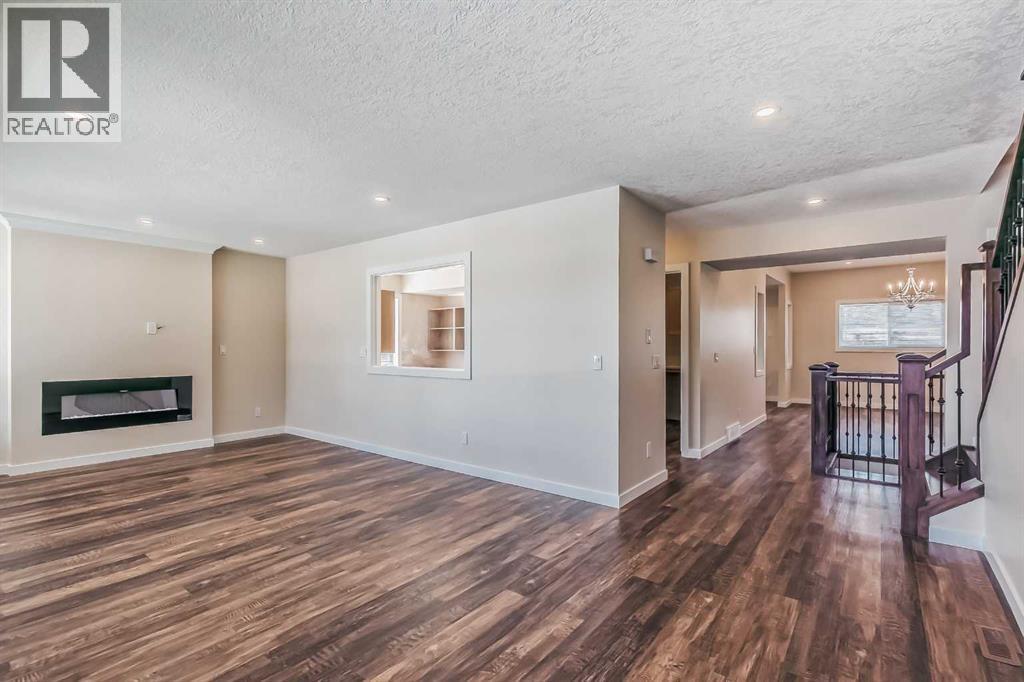 23 Cheltenham Road Nw, Calgary, AB - Indoor With Fireplace