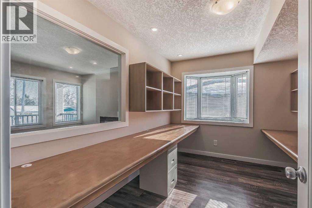 23 Cheltenham Road Nw, Calgary, AB - Indoor Photo Showing Other Room