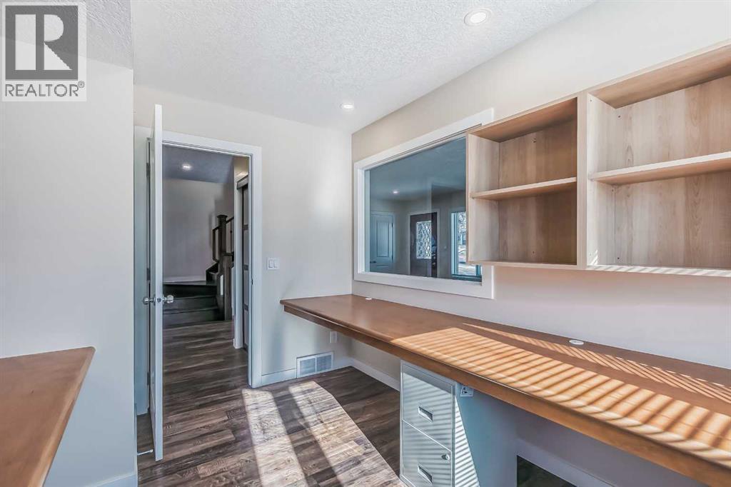 23 Cheltenham Road Nw, Calgary, AB - Indoor Photo Showing Other Room