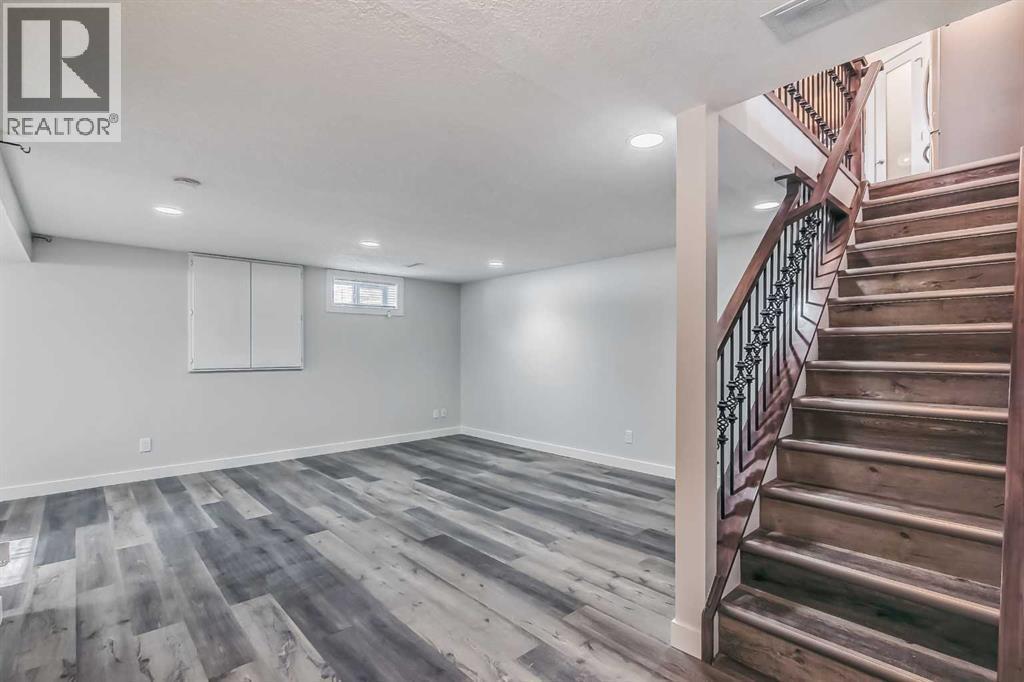 23 Cheltenham Road Nw, Calgary, AB - Indoor Photo Showing Other Room