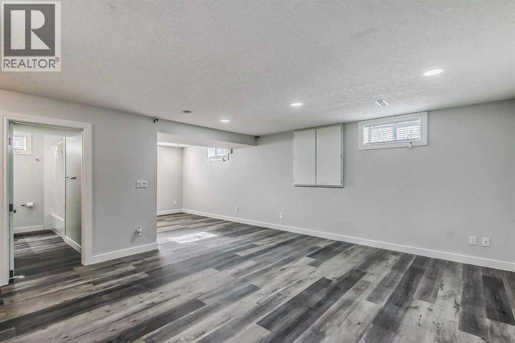 23 Cheltenham Road Nw, Calgary, AB - Indoor Photo Showing Other Room