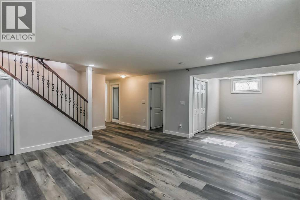 23 Cheltenham Road Nw, Calgary, AB - Indoor Photo Showing Other Room