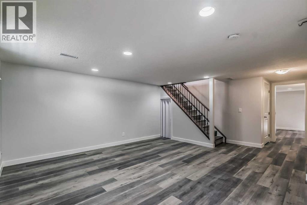 23 Cheltenham Road Nw, Calgary, AB - Indoor Photo Showing Other Room