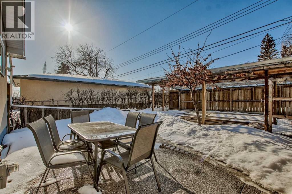 23 Cheltenham Road Nw, Calgary, AB - Outdoor
