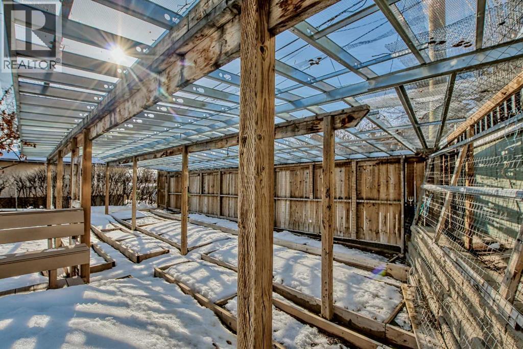 23 Cheltenham Road Nw, Calgary, AB - Photo Showing Other Room