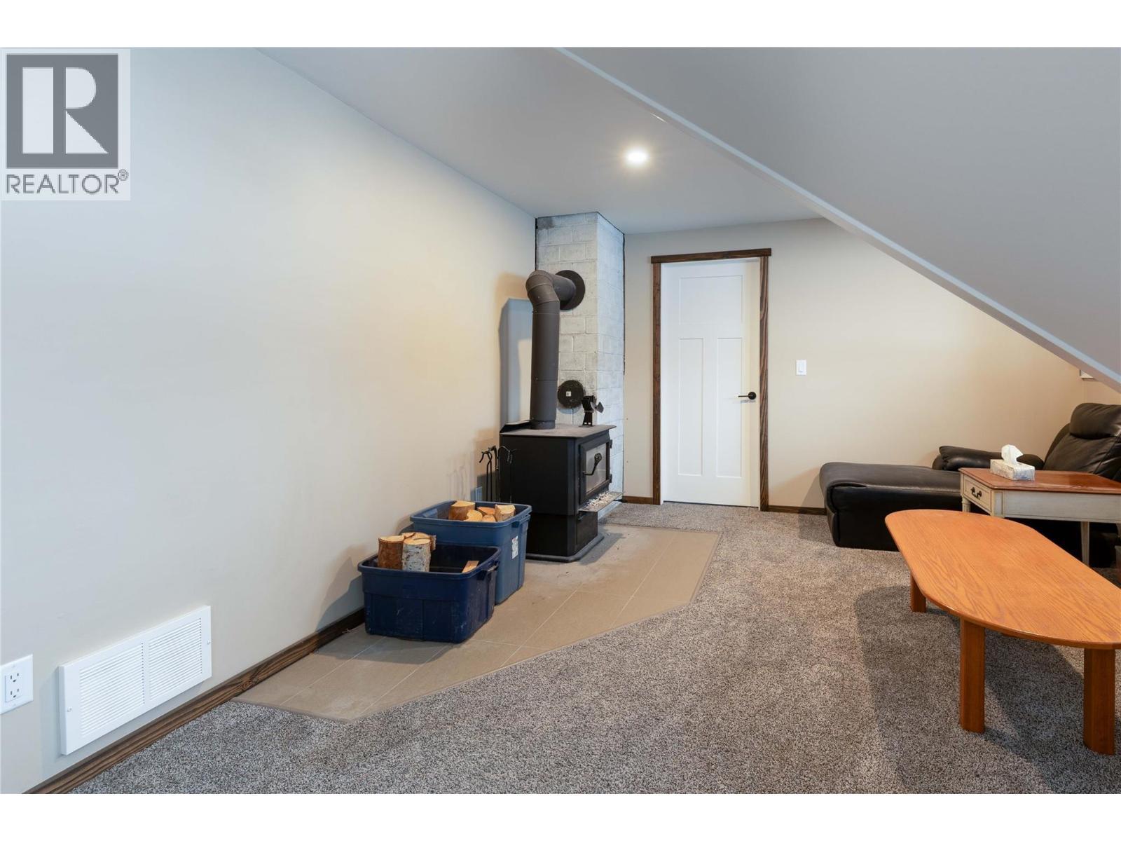 414 Mallory Road, Enderby, BC - Indoor Photo Showing Other Room