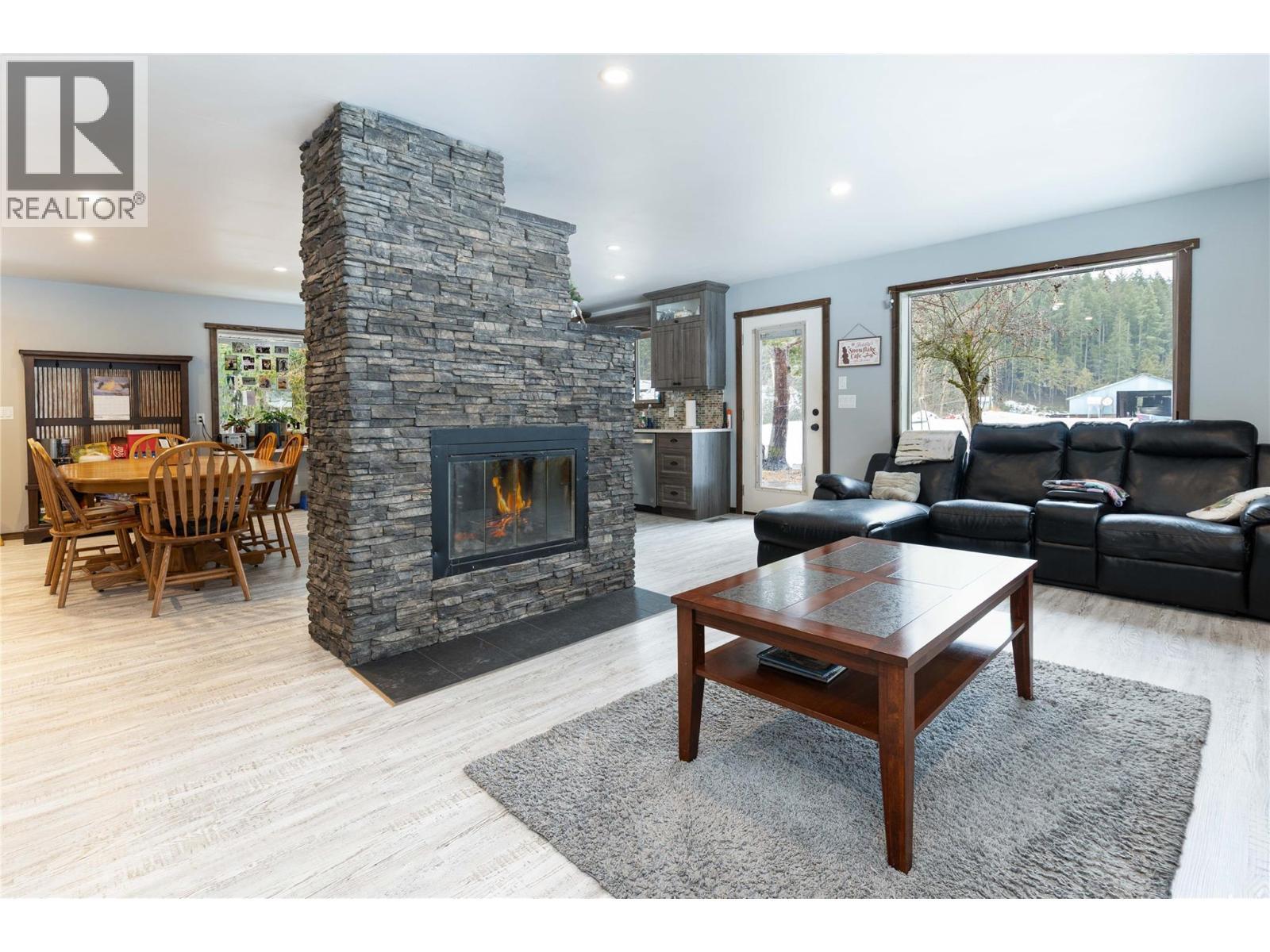 414 Mallory Road, Enderby, BC - Indoor Photo Showing Living Room With Fireplace
