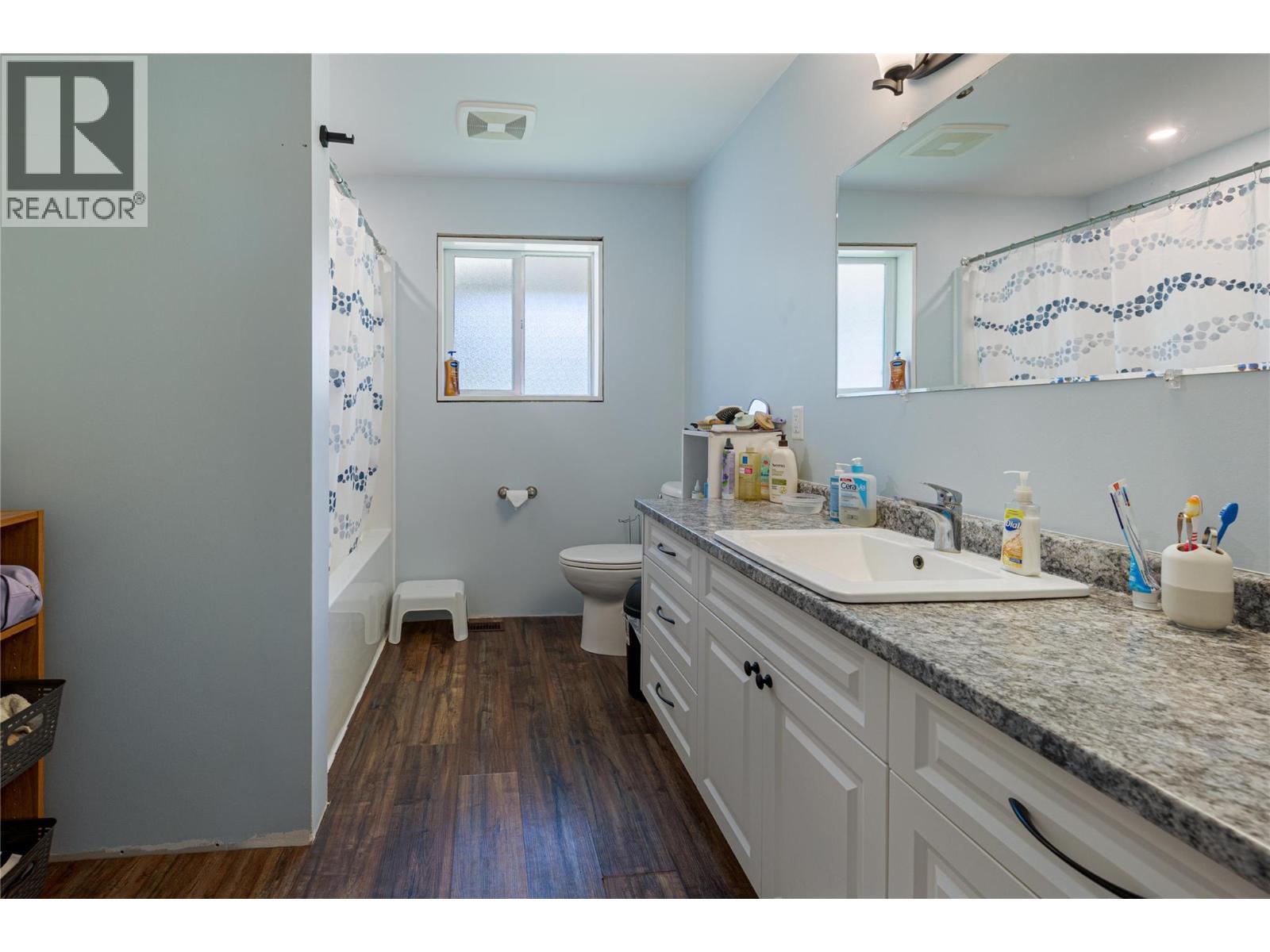 414 Mallory Road, Enderby, BC - Indoor Photo Showing Bathroom