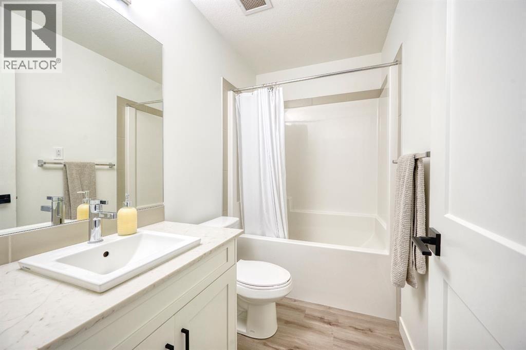 3409, 200 Seton Circle Se, Calgary, AB - Indoor Photo Showing Bathroom