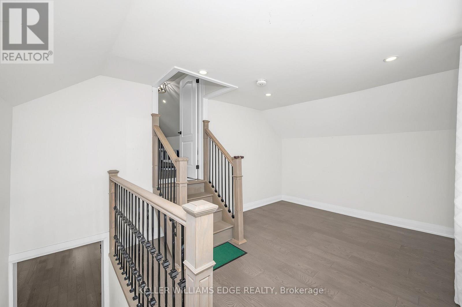 60 West 1St Street, Hamilton, ON - Indoor Photo Showing Other Room