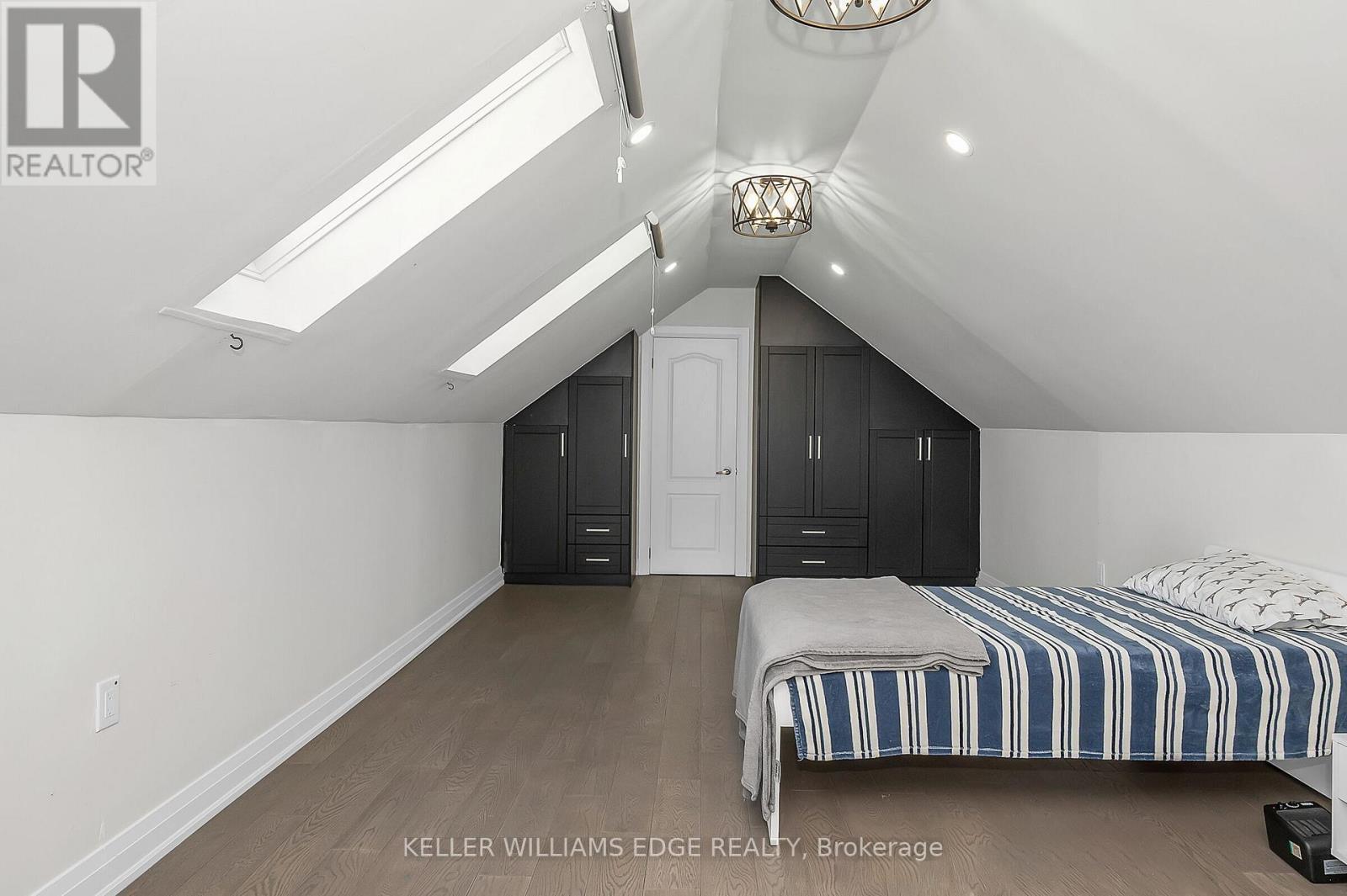 60 West 1St Street, Hamilton, ON - Indoor Photo Showing Bedroom