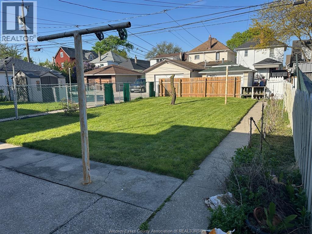 953 Gladstone, Windsor, ON - Outdoor