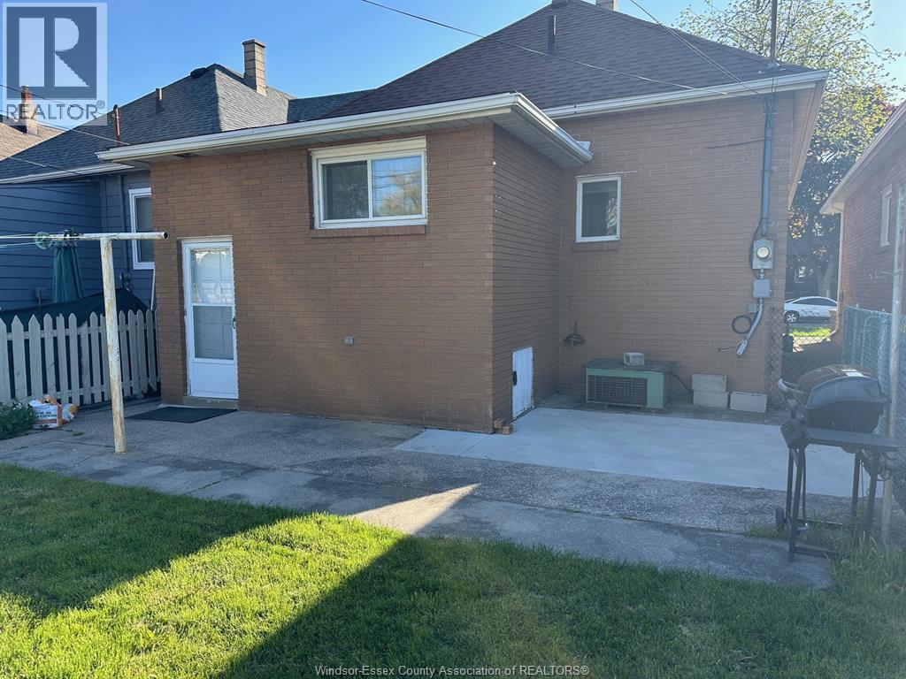 953 Gladstone, Windsor, ON - Outdoor
