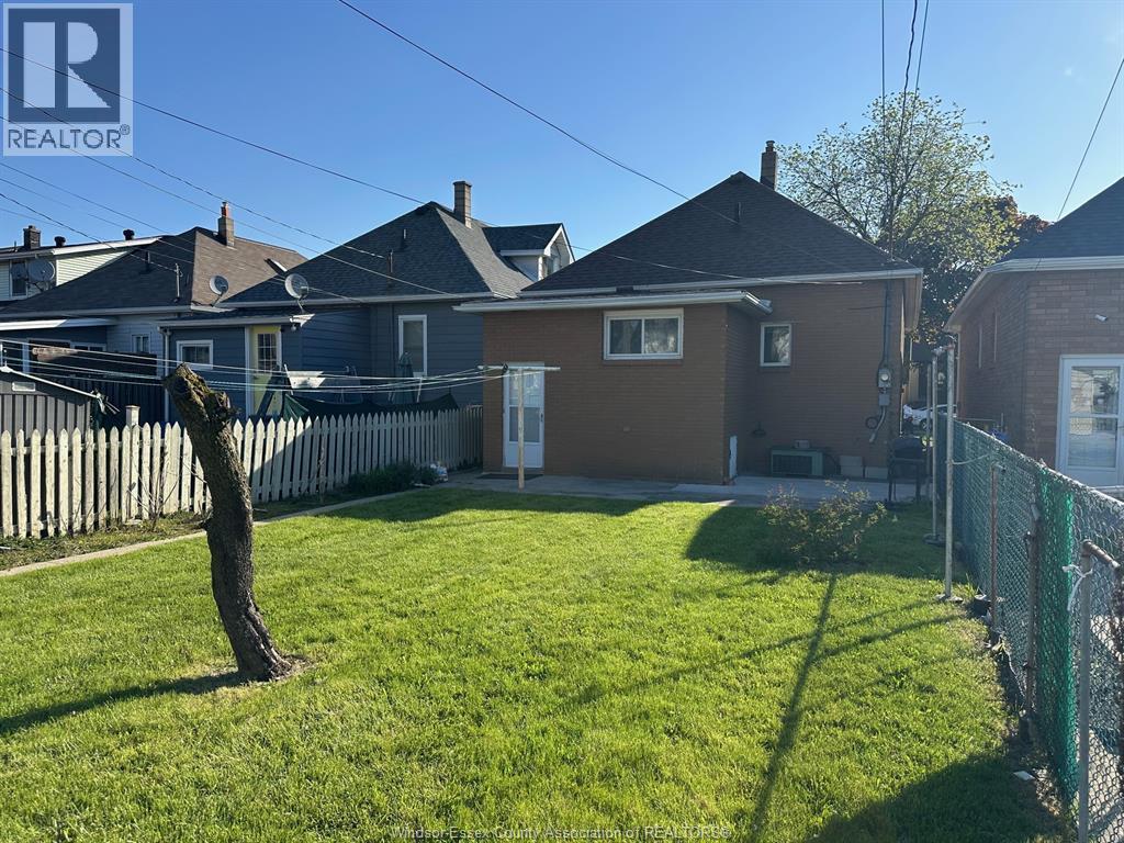 953 Gladstone, Windsor, ON - Outdoor