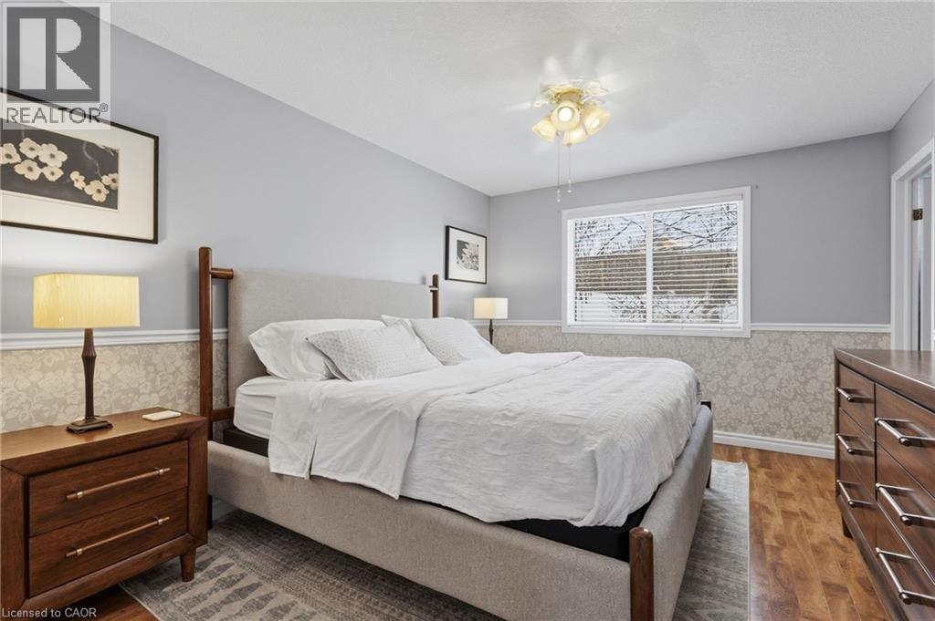 20 Endeavour Drive, Cambridge, ON - Indoor Photo Showing Bedroom
