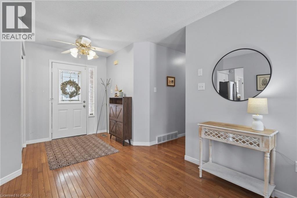 20 Endeavour Drive, Cambridge, ON - Indoor Photo Showing Other Room