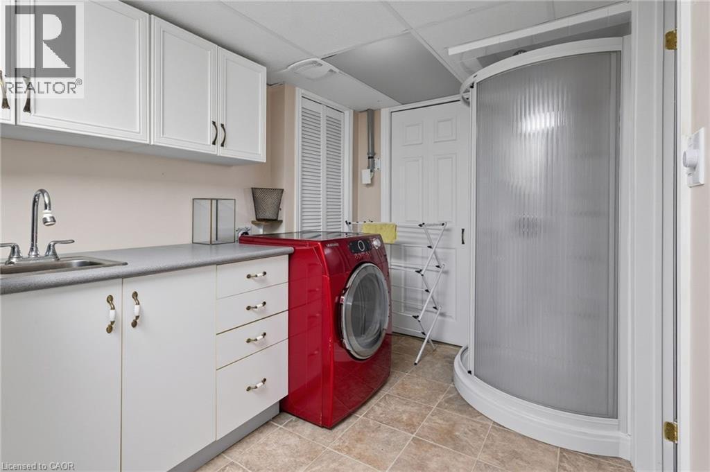 20 Endeavour Drive, Cambridge, ON - Indoor Photo Showing Laundry Room