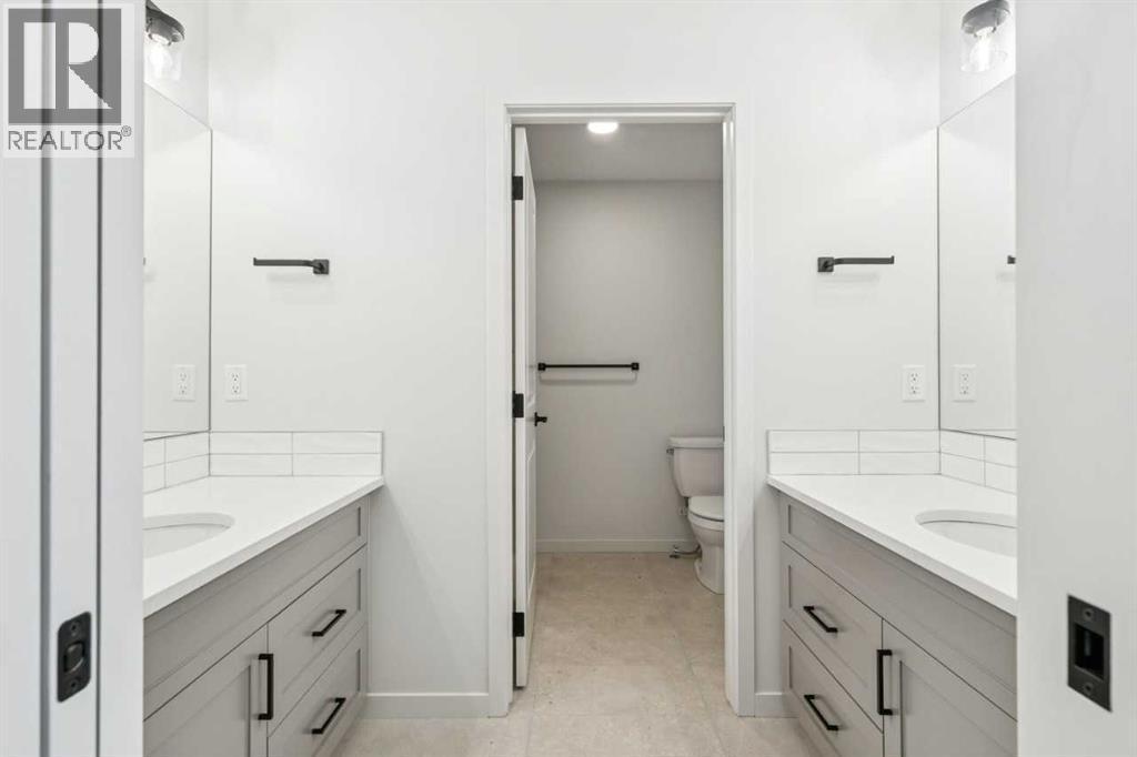 16 Calhoun Rise Ne, Calgary, AB - Indoor Photo Showing Bathroom