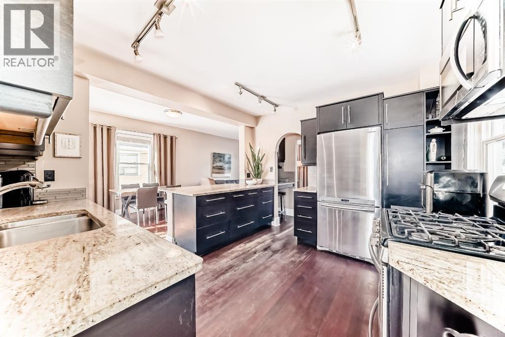 2125 36 Avenue Sw, Calgary, AB - Indoor Photo Showing Kitchen