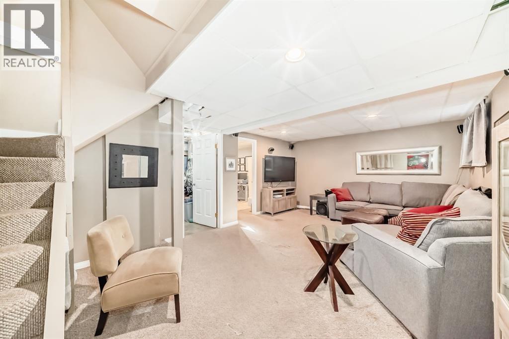 2125 36 Avenue Sw, Calgary, AB - Indoor