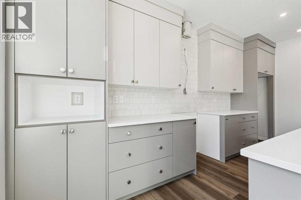 28 Calhoun Rise Ne, Calgary, AB - Indoor Photo Showing Kitchen