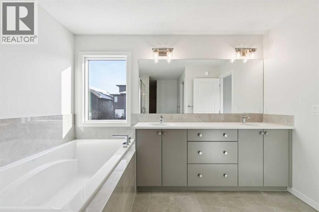 28 Calhoun Rise Ne, Calgary, AB - Indoor Photo Showing Bathroom