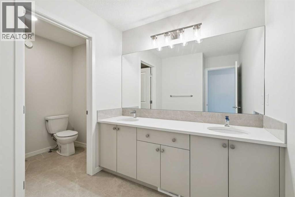 28 Calhoun Rise Ne, Calgary, AB - Indoor Photo Showing Bathroom