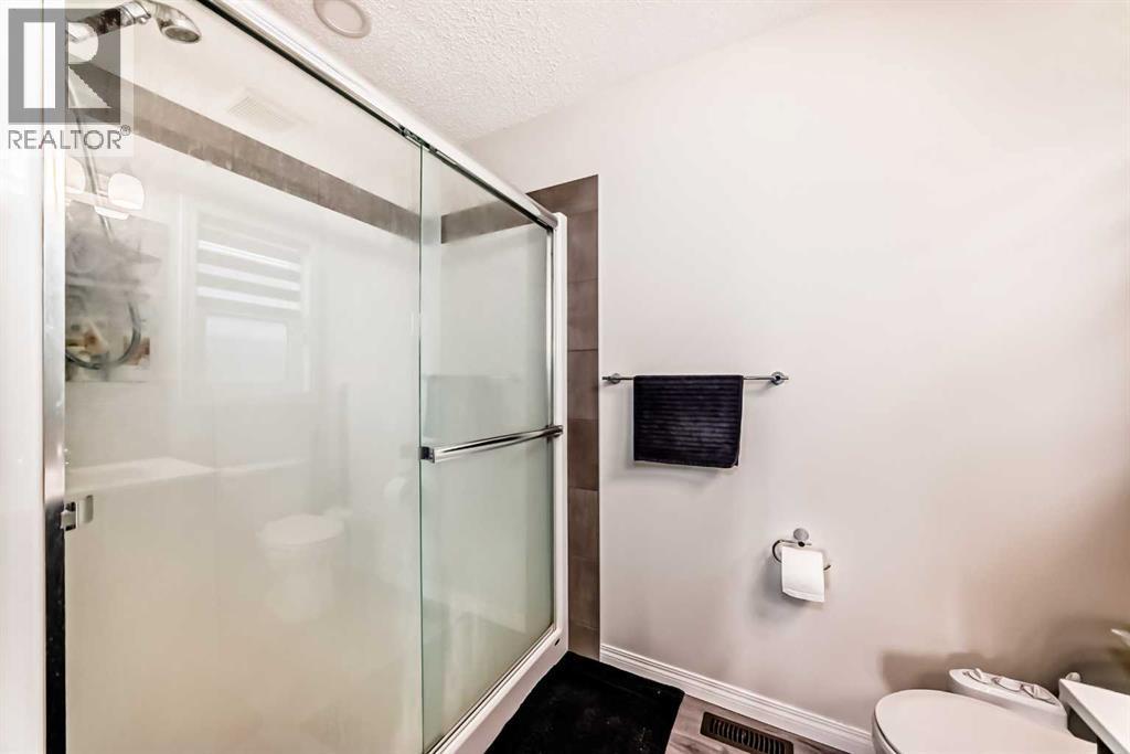217 Masters Road Se, Calgary, AB - Indoor Photo Showing Bathroom