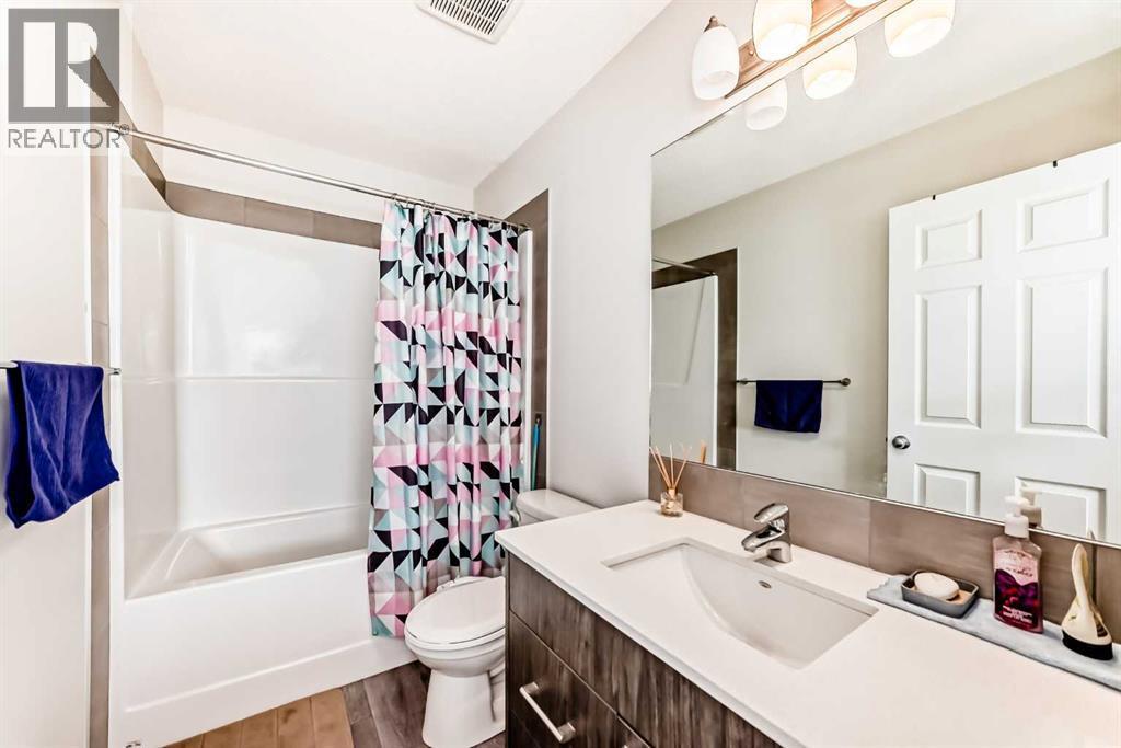 217 Masters Road Se, Calgary, AB - Indoor Photo Showing Bathroom