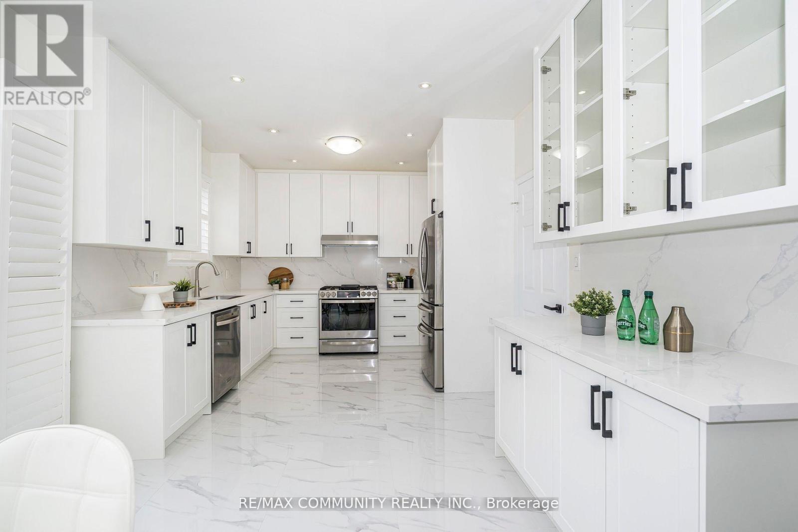 7 Cragg Crescent, Ajax, ON - Indoor Photo Showing Kitchen With Upgraded Kitchen