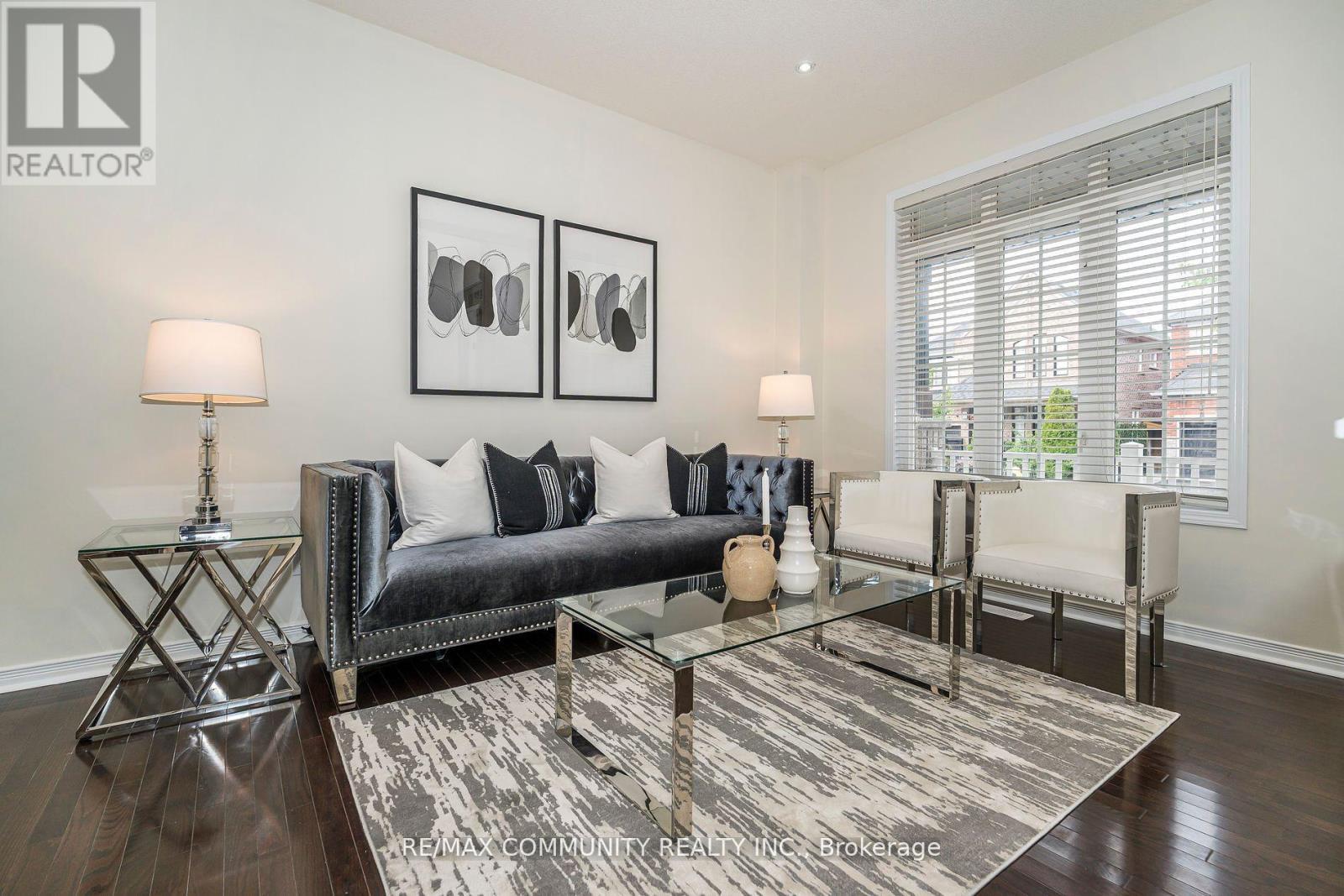 7 Cragg Crescent, Ajax, ON - Indoor Photo Showing Living Room