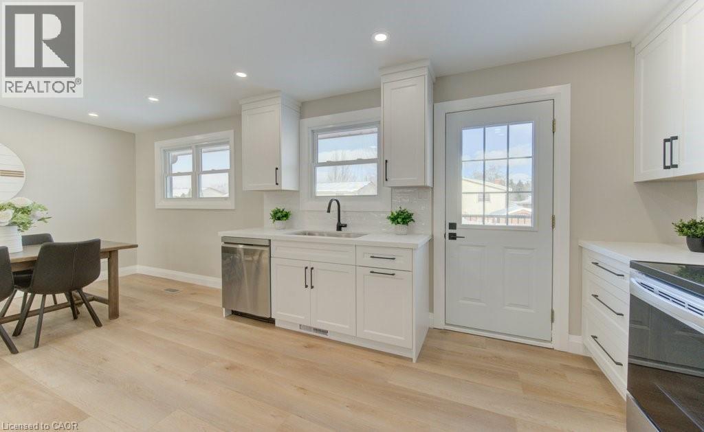 402 Heritage Drive, Kitchener, ON - Indoor