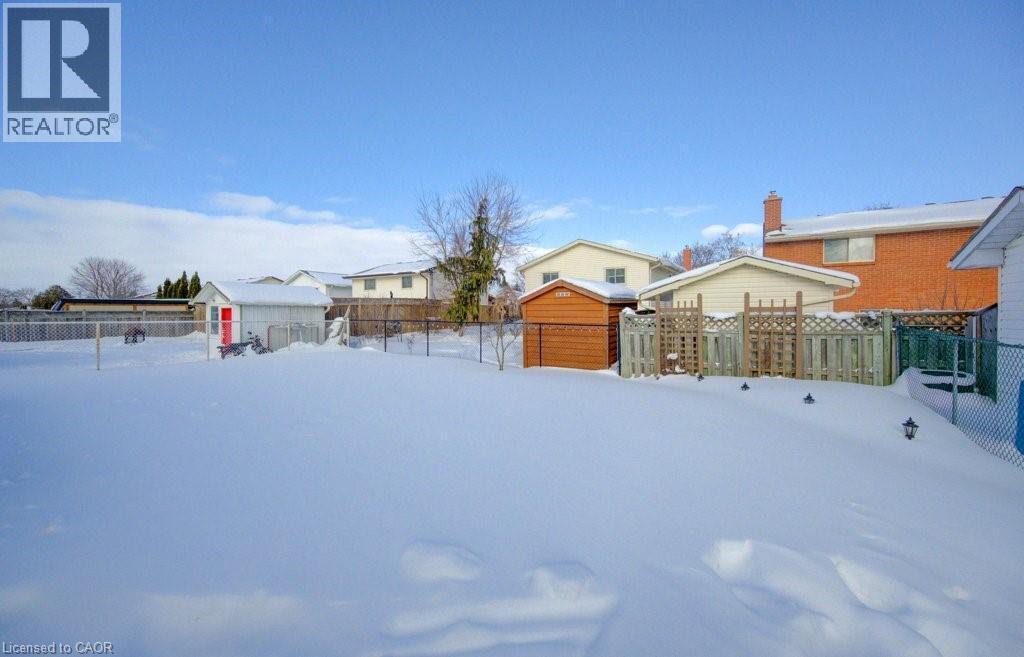 402 Heritage Drive, Kitchener, ON - Outdoor