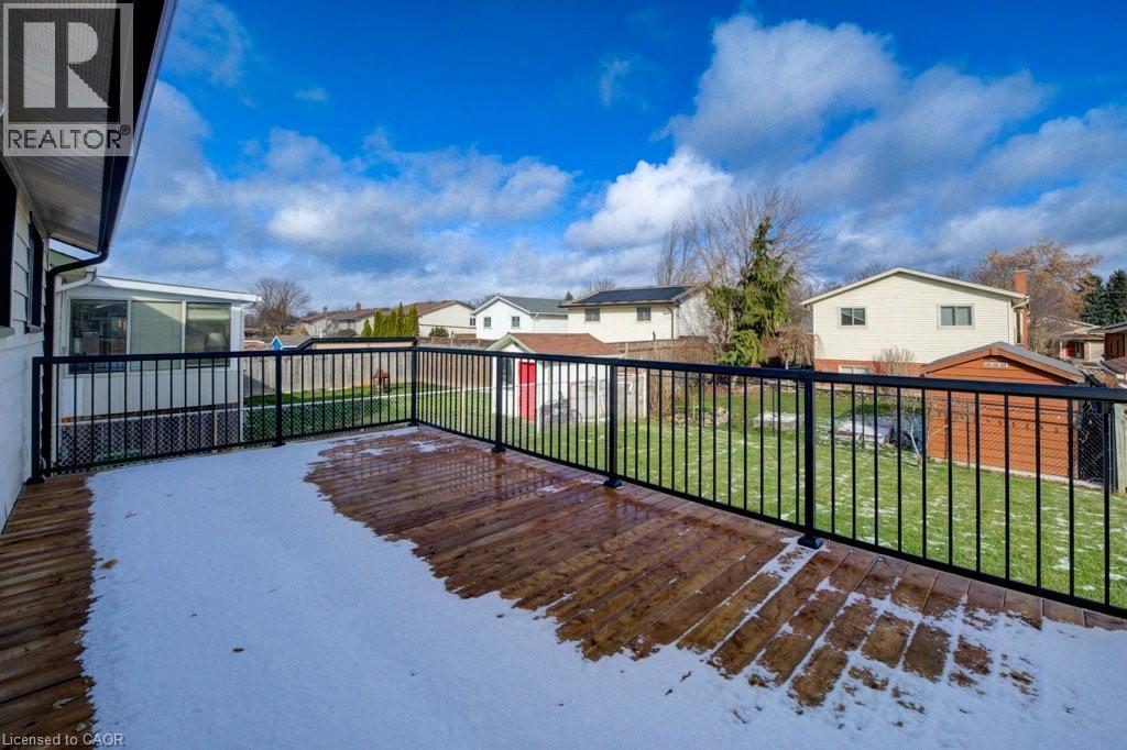 402 Heritage Drive, Kitchener, ON - Outdoor With Deck Patio Veranda With Exterior