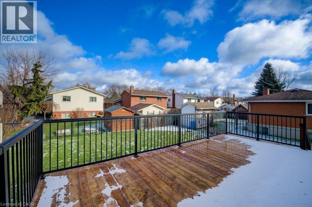 402 Heritage Drive, Kitchener, ON - Outdoor With Deck Patio Veranda With Exterior