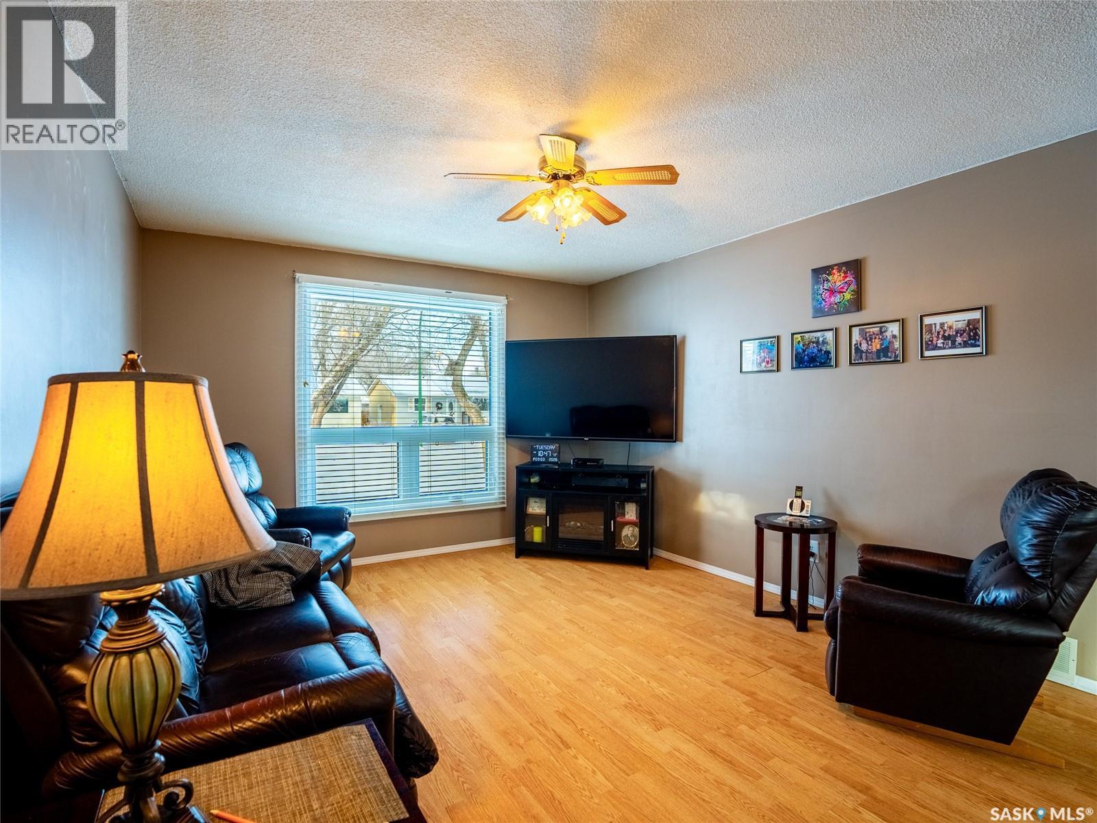 318 Forsyth Crescent, Regina, SK - Indoor
