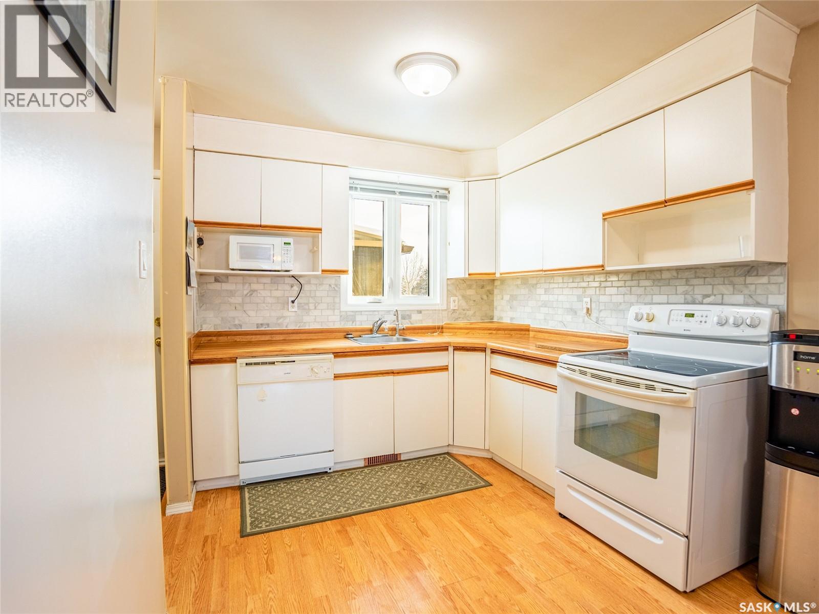 318 Forsyth Crescent, Regina, SK - Indoor Photo Showing Kitchen