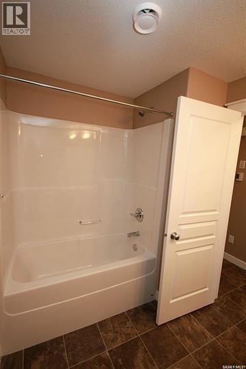 2310 Lindsay Street, Regina, SK - Indoor Photo Showing Bathroom