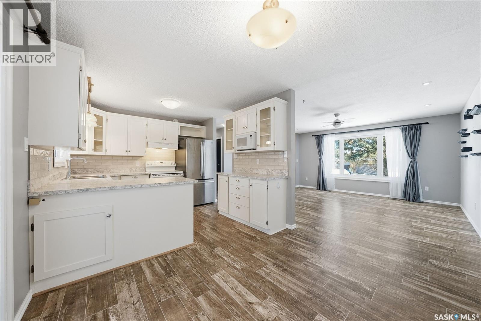 3441 12Th Avenue E, Prince Albert, SK - Indoor Photo Showing Kitchen