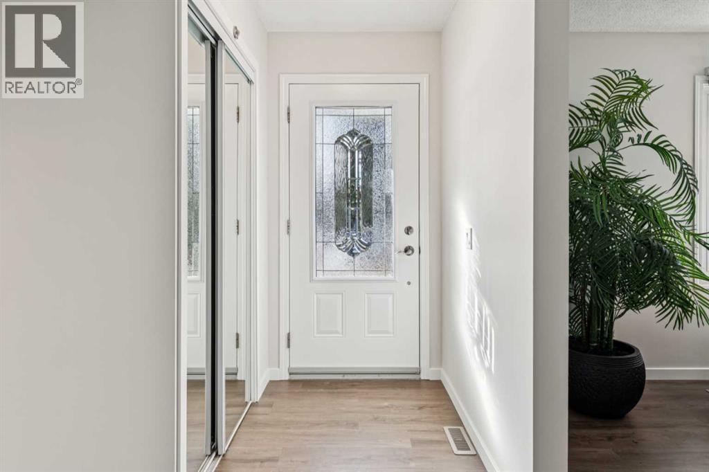 195 Lake Adams Crescent Se, Calgary, AB - Indoor Photo Showing Other Room