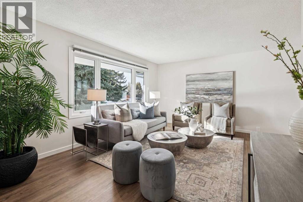 195 Lake Adams Crescent Se, Calgary, AB - Indoor Photo Showing Living Room