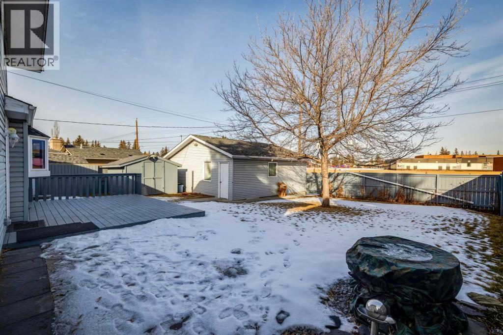 195 Lake Adams Crescent Se, Calgary, AB - Outdoor