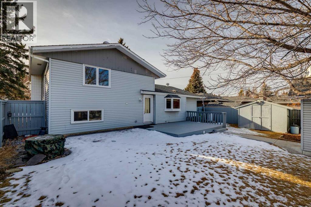 195 Lake Adams Crescent Se, Calgary, AB - Outdoor With Exterior