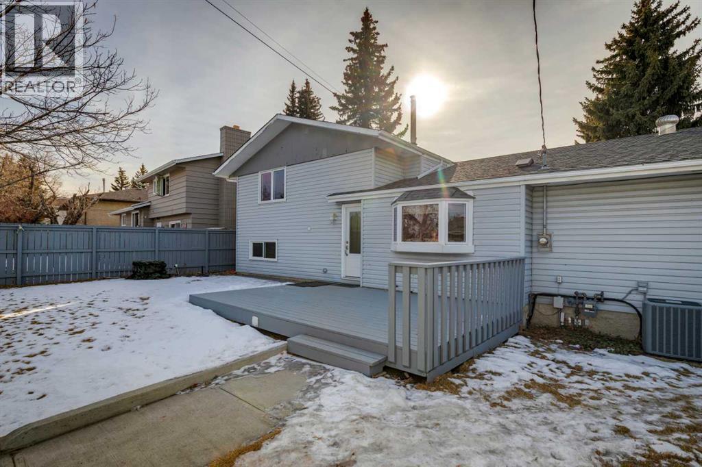 195 Lake Adams Crescent Se, Calgary, AB - Outdoor