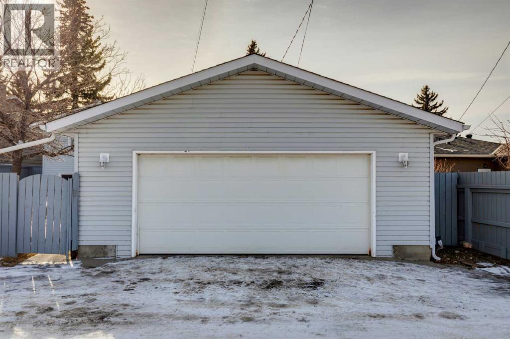 195 Lake Adams Crescent Se, Calgary, AB - Outdoor With Exterior