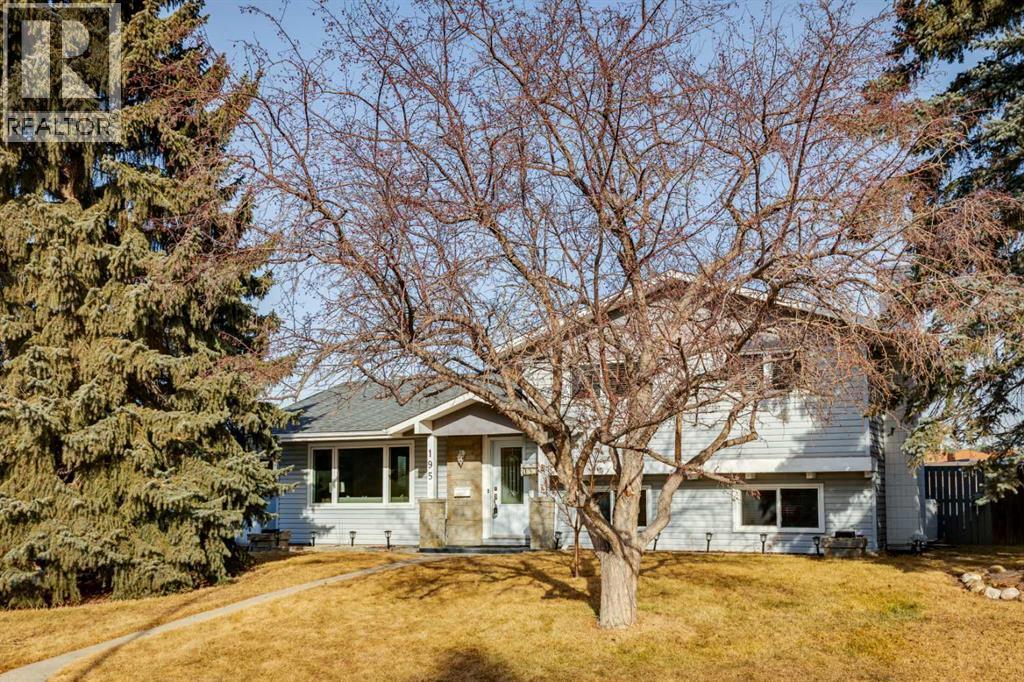 195 Lake Adams Crescent Se, Calgary, AB - Outdoor