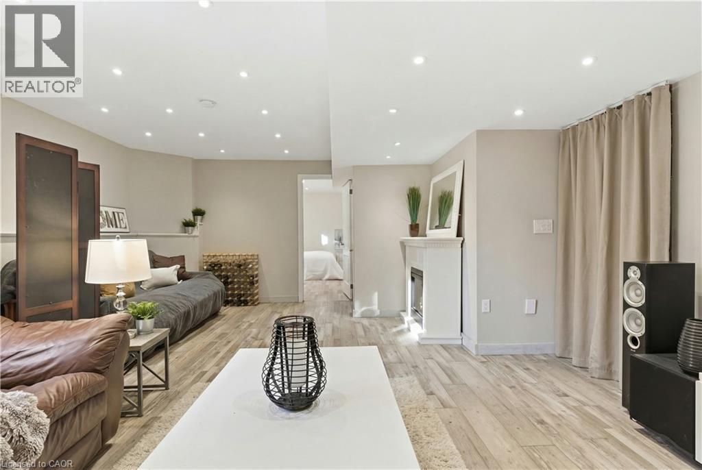 75 Chase Crescent, Cambridge, ON - Indoor Photo Showing Other Room