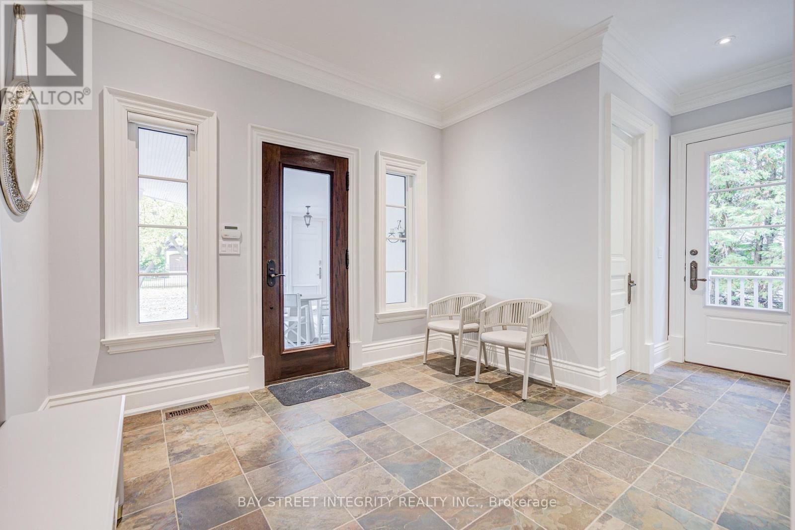 9 Highland Court, Aurora, ON - Indoor Photo Showing Other Room